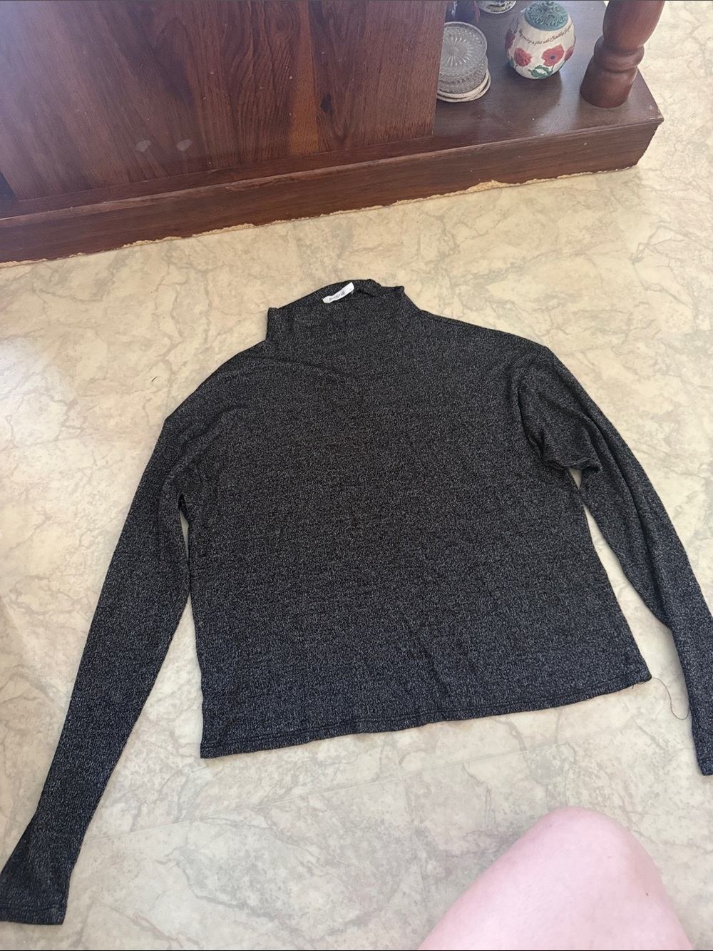 Women’s Crewneck Long-Sleeve Sweater in Charcoal